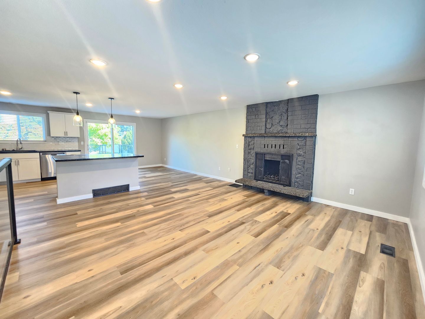 Building Photo - 1721 E 58th Ave