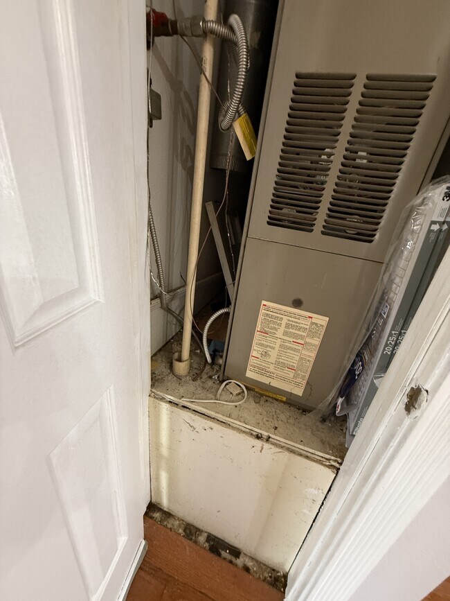 Building Photo - 427 N Rockford Pl