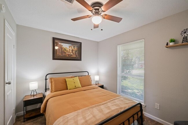 Building Photo - 2523 Village Oak Dr.