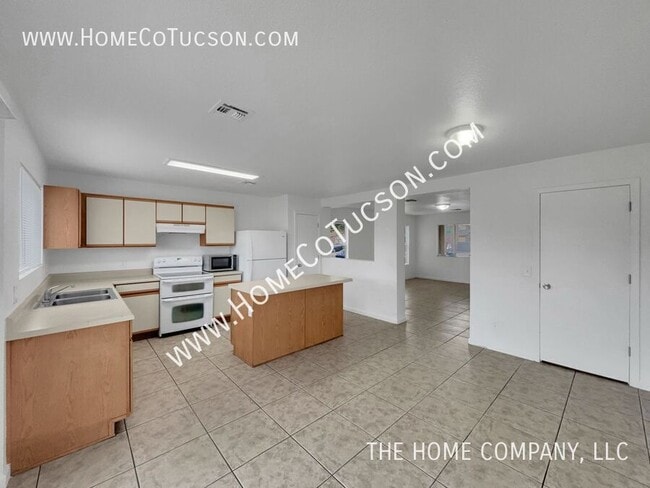 Building Photo - 1542 E Melridge St