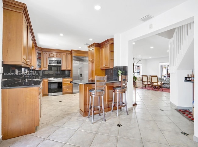 Building Photo - 5343 NW 111th Ct