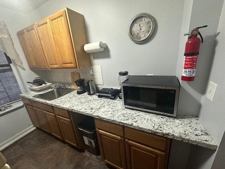 Building Photo - 1200 Woodycrest Ave