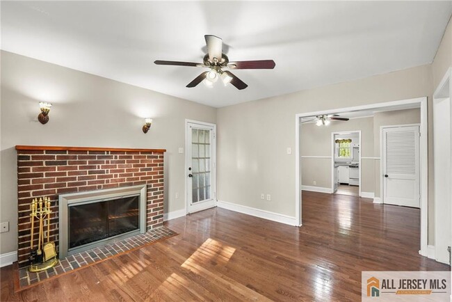 Building Photo - 76 Carlisle Ave