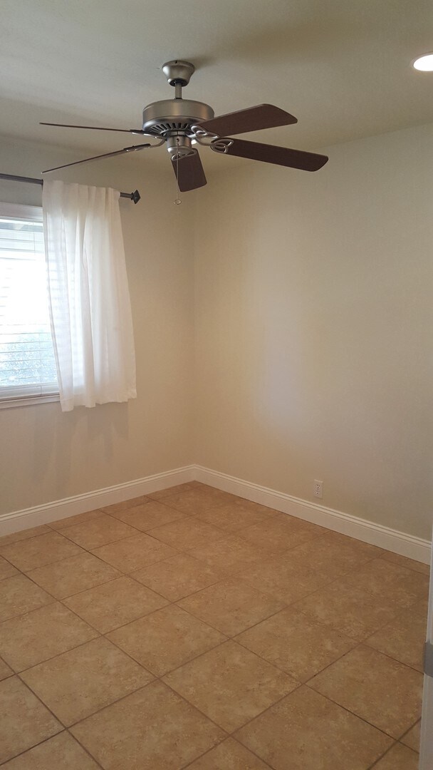 Building Photo - Livermore Magnolia, 3 Br. 2 Ba., Great Loc...