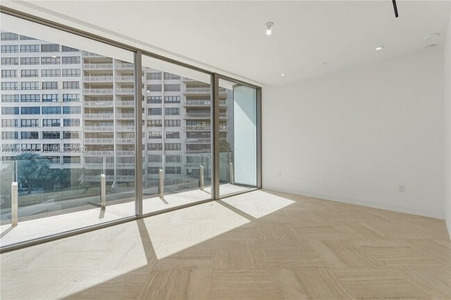 Building Photo - 5 Grove Isle Dr