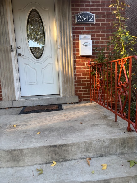 Primary Photo - 2642 W Gregory St