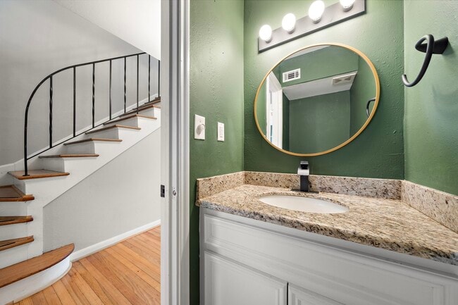 Building Photo - 3818 Southmore Blvd