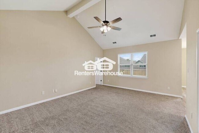 Building Photo - MOVE IN READY COMPLETELY UPDATED - 3BED/2B...
