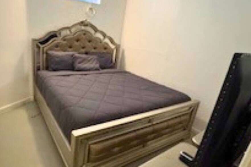 Building Photo - 13433 Topeka St