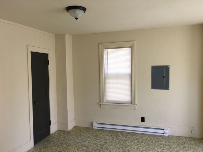 Building Photo - 427 Poplar St