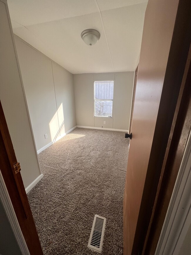 Building Photo - 194 Pam Ct