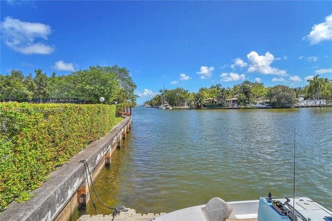 Building Photo - 860 NE 78th St