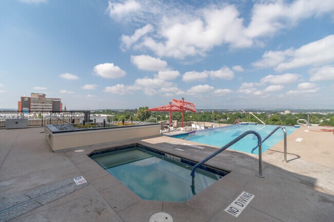 Hot Tub - 410 Acoma St