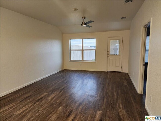 Building Photo - 5911 Betty Lou Dr