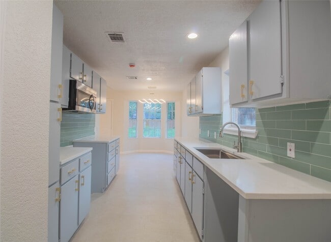 Building Photo - 13111 Campos Dr