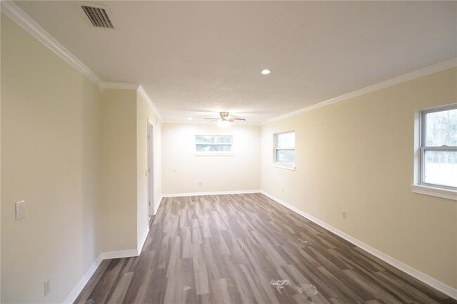 Building Photo - 10907 SW 24th Ave