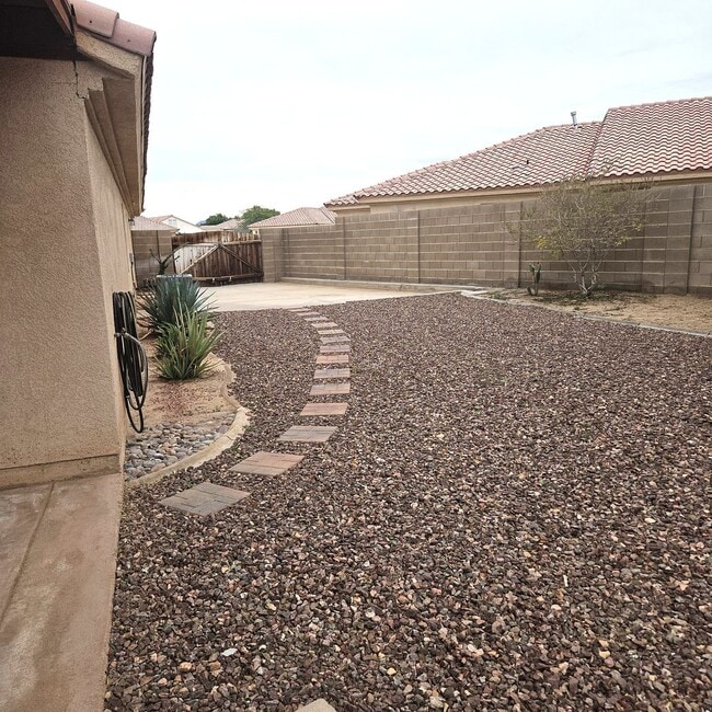 Building Photo - Awesome rental available!