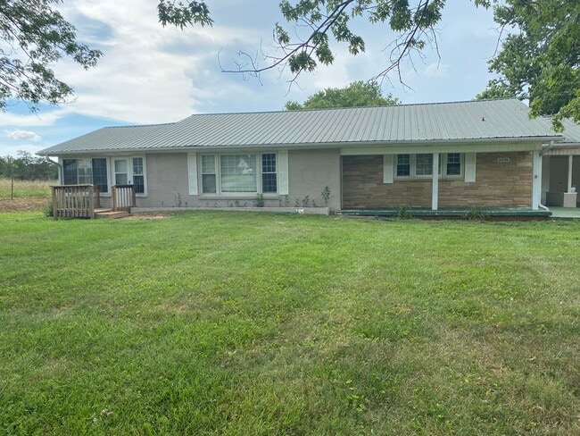 Building Photo - 3336 Hilham Rd
