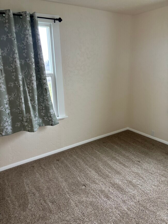 Building Photo - 296 S 100 E