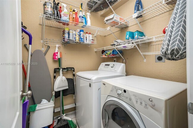 Building Photo - 3808 SW 165th Terrace