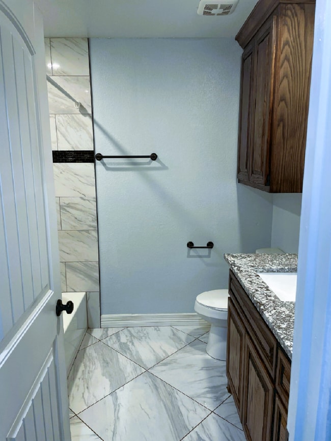 Building Photo - 713 Overlook Dr