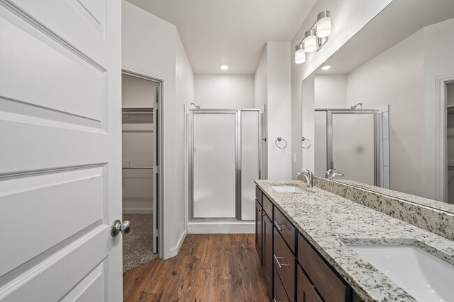 Building Photo - Beautiful Townhome Located South of Town N...