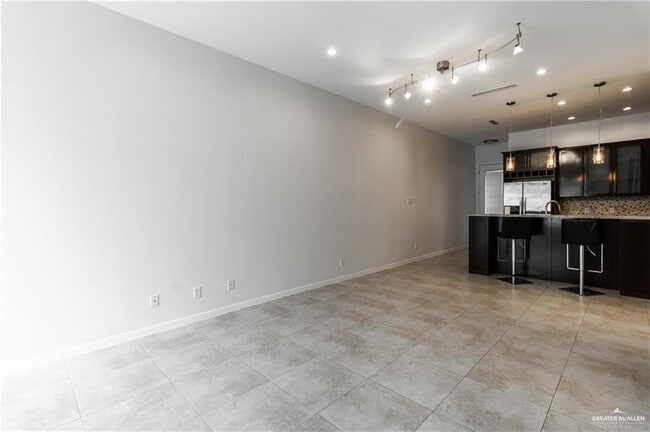 Building Photo - 21 Olympia Ave