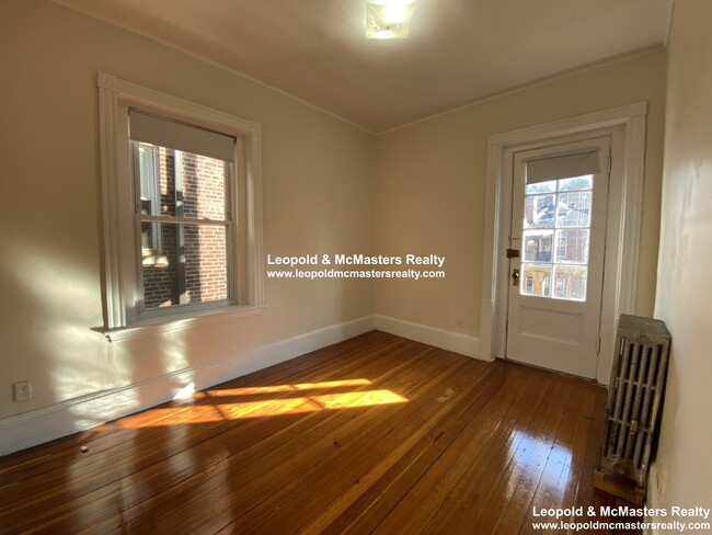 Building Photo - 1595 Beacon St