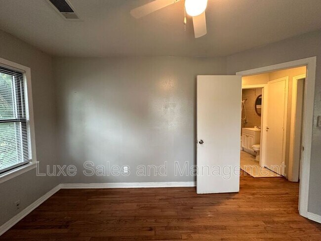 Building Photo - 3409 Willow Creek Dr