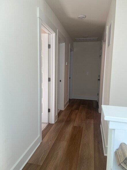 Building Photo - 2117 Seneca Dr