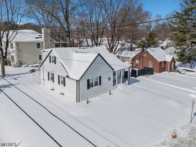 Building Photo - 252 Knickerbocker Rd