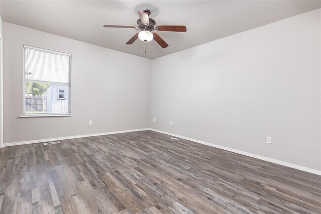 Building Photo - 907 W Tesio Way