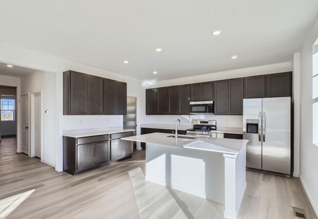 Building Photo - ALMOST BRAND NEW 4bd Reunion Ridge Gem!