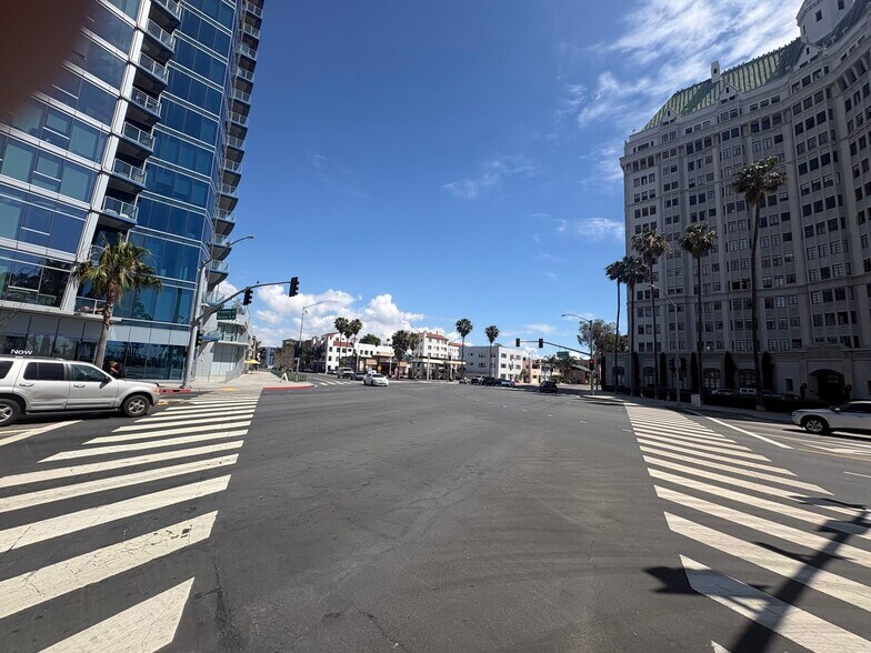 Building Photo - 933 E 1st St