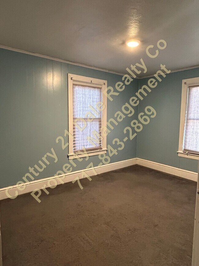 Building Photo - Large 2 Bedroom Apartment in Eastern Schoo...