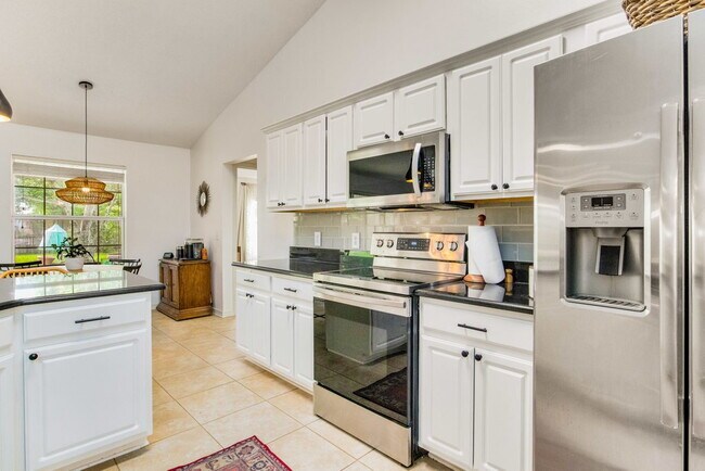 Building Photo - Available first week of May!