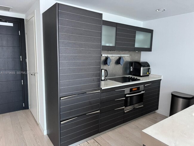 Building Photo - 200 Biscayne Blvd Way