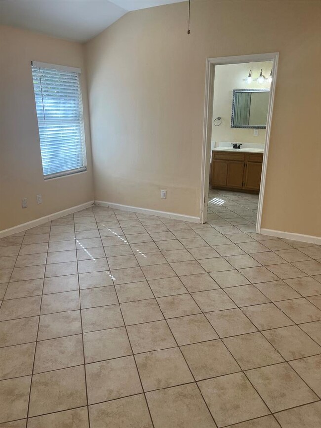 Building Photo - 1704 Ascot Ln