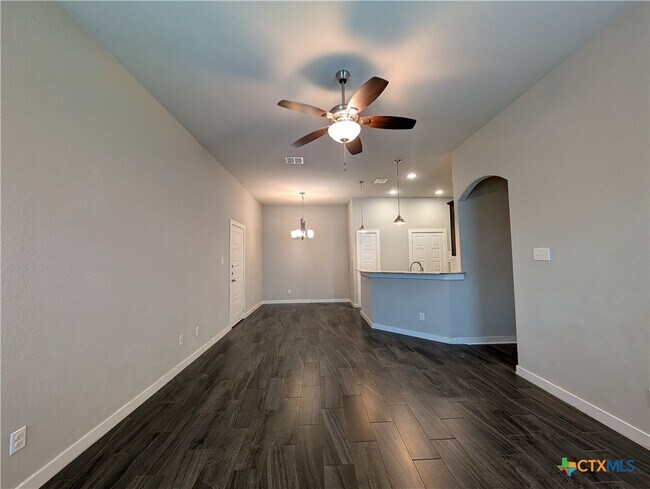 Building Photo - 546 Creekside Frst