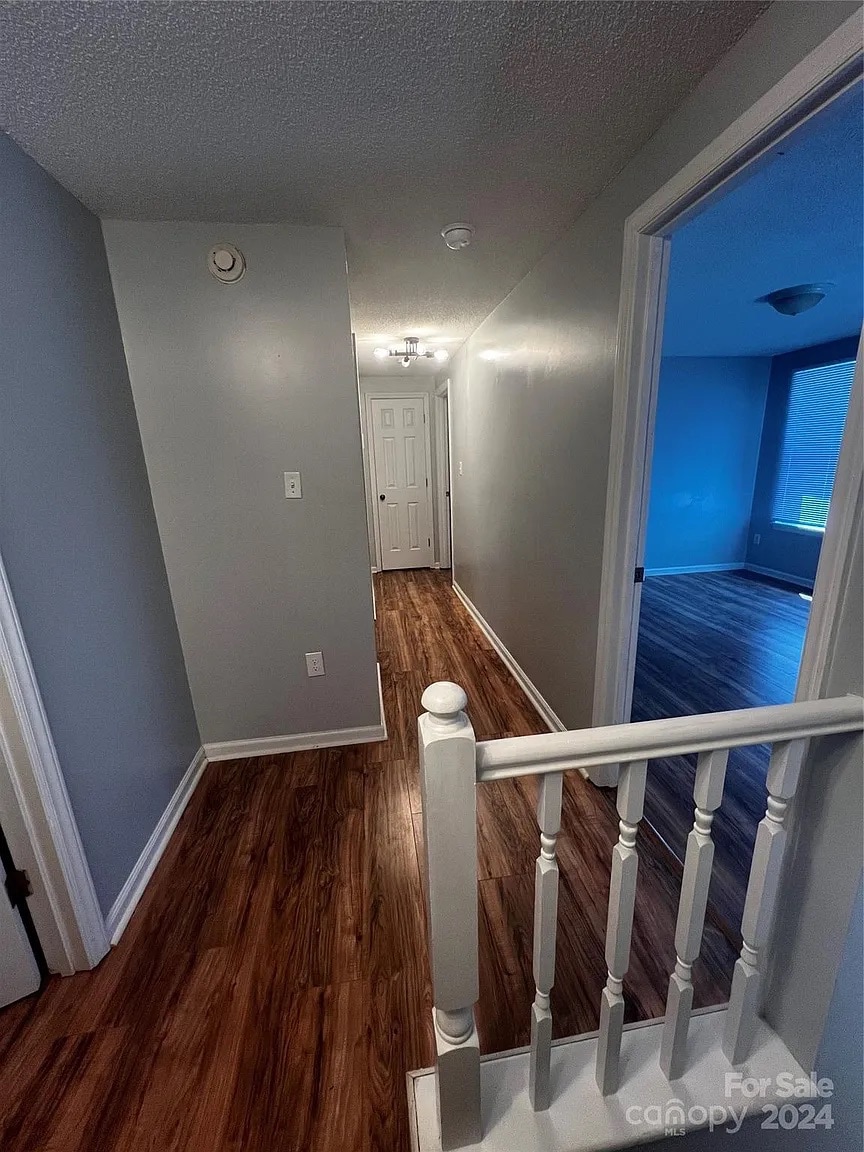 Building Photo - Room in House on Flint Glenn Ln