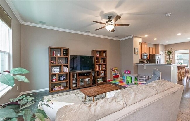 Building Photo - Gorgeous Tri-Level Condo