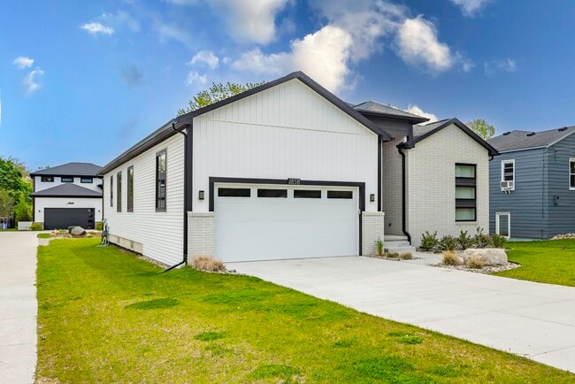 Building Photo - 1858 Upland Dr