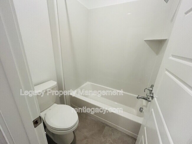 Building Photo - 3760 Oyster Pt Wy