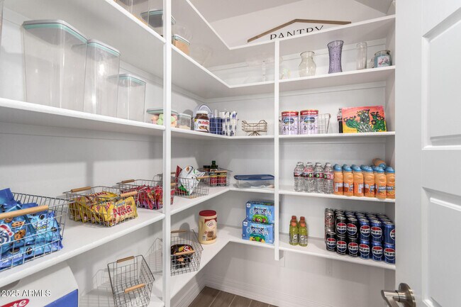 Building Photo - 5747 S Labelle