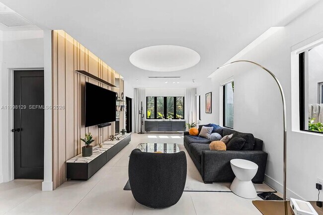 Building Photo - 445 NE 76th St