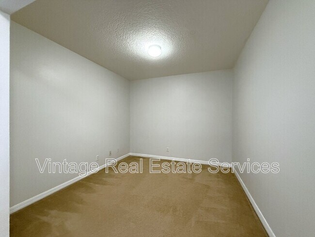 Building Photo - 254 Castlekeeper Pl