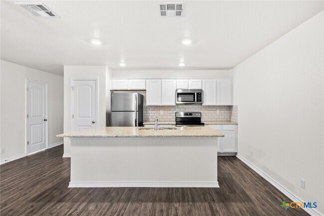 Building Photo - 909 E Mary Jane Dr