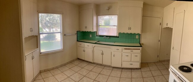 Building Photo - 204 Third St., Ripon, CA 95366