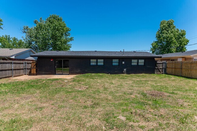 Building Photo - Fully Renovated 3-Bedroom Home in Bethany ...