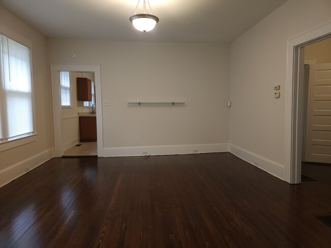 Building Photo - 2 Bedroom, 1.5 Baths Charming Bungalow loc...